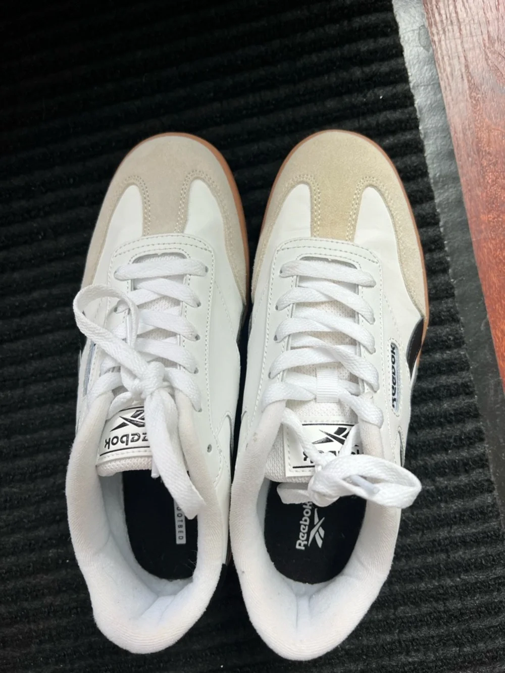 Reebok Classic White & Black Women’s Low-Top Sneakers with Gum Sole - Picture 3 of 6